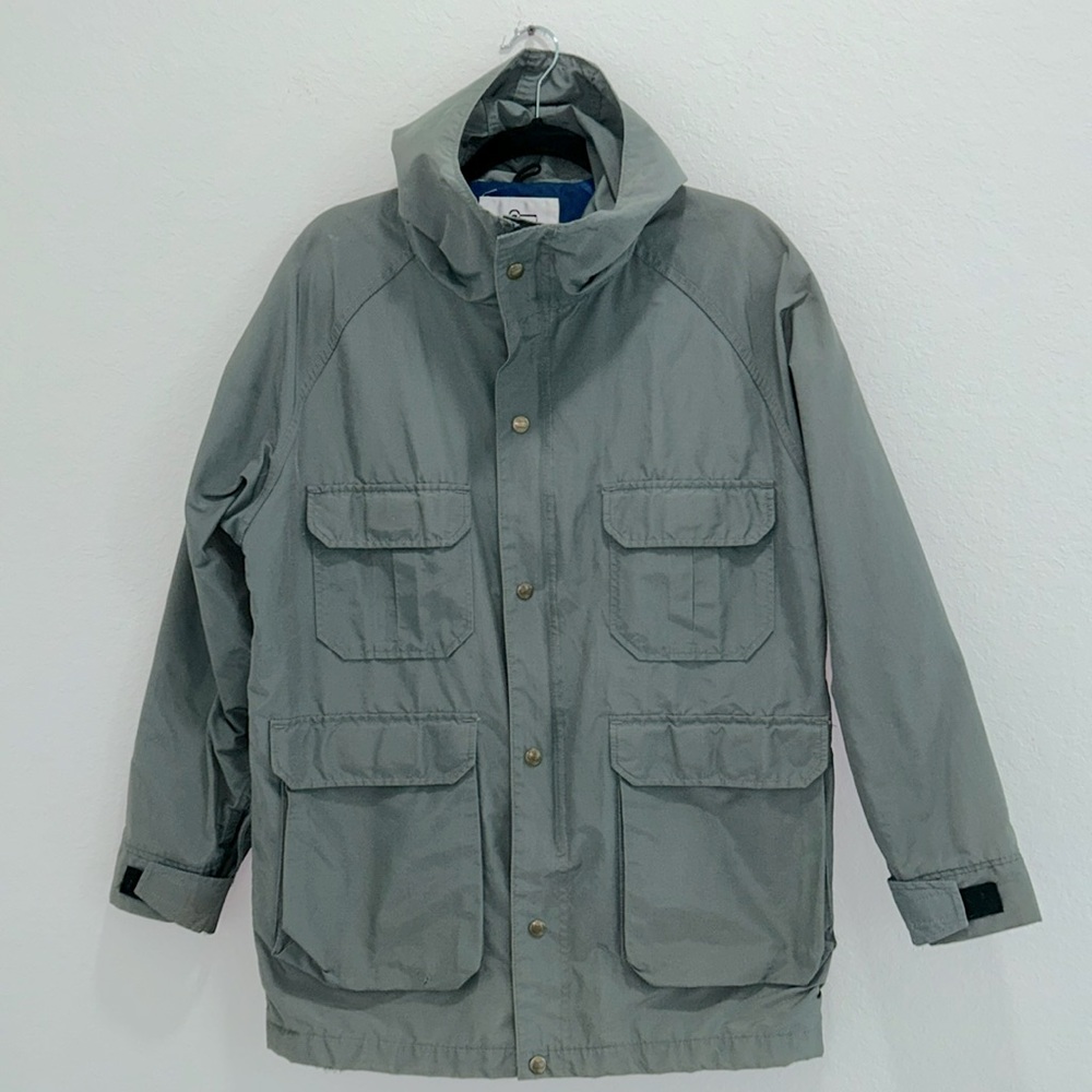 Vintage Woolrich 1527 Fully Lined Rain Jacket w/ Hood & 4 Front Pockets-Medium